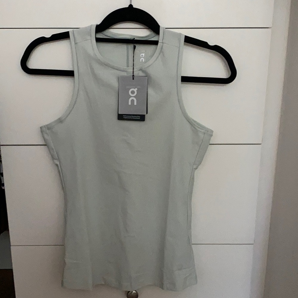 On Running movement tank  “mineral” BNWT size S